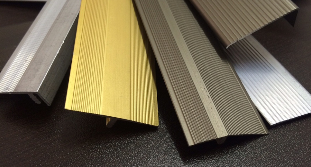 Encontre Conexão  garra 90 em alumínio para seu projeto