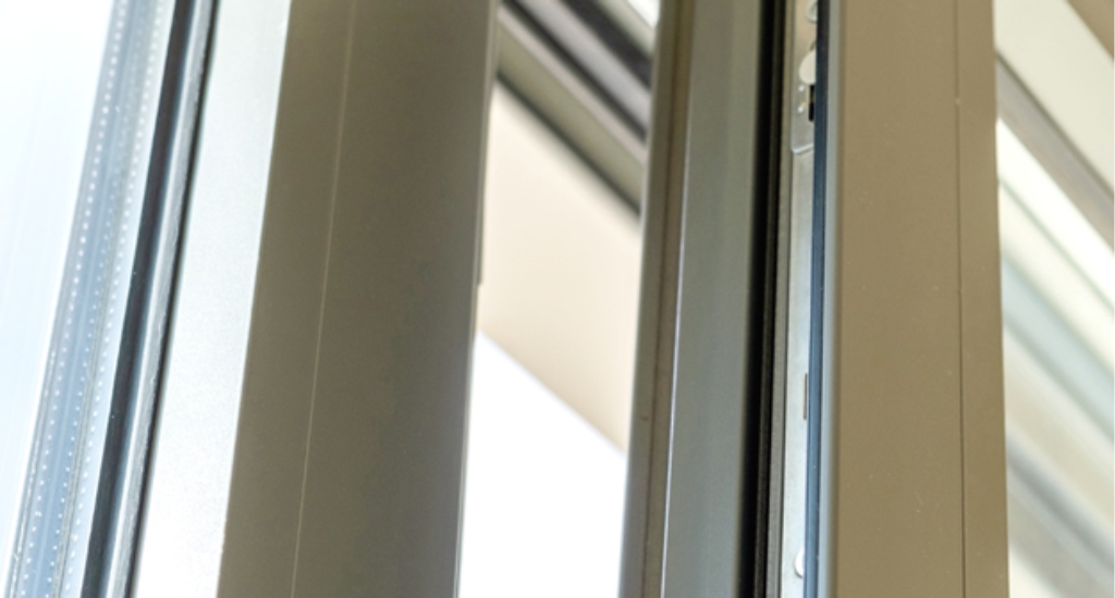 Encontre Conexão  T em alumínio para seu projeto